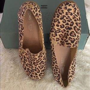 Leopard print Toms so 9.5